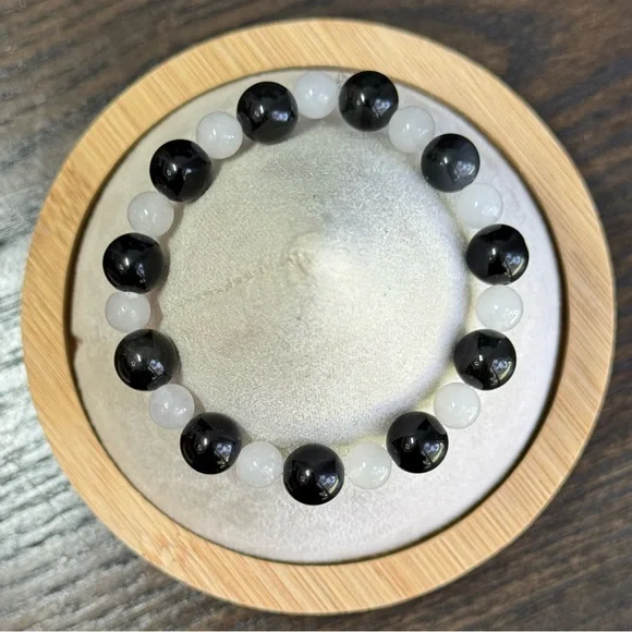 Adult Black and White Bade Beaded Bracelet Stretchy - Picture 3 of 4